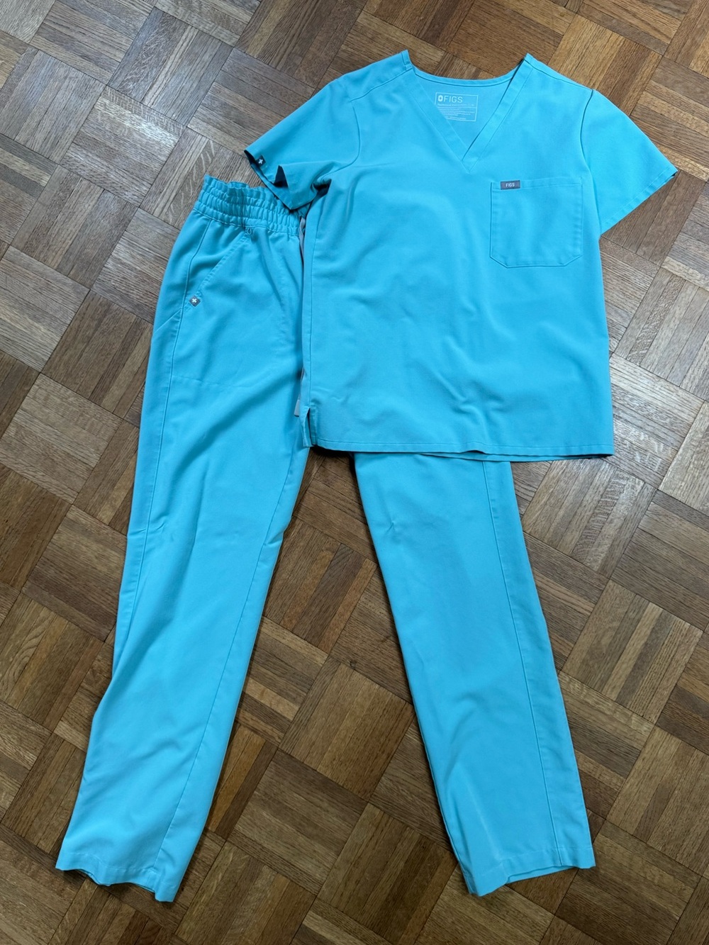 FIGS Seaglass Scrub Set, Catarina top S and Davia pants ST